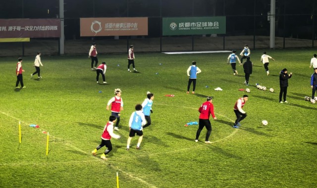 开云app下载-成都锦城队提前一个多月开始冬训，年龄最大球员每天跑动5000米